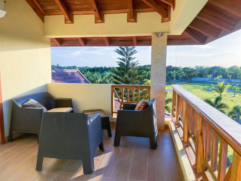 Balcón con vista al jardín